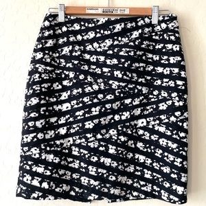WHITE HOUSE BLACK MARKET skirt